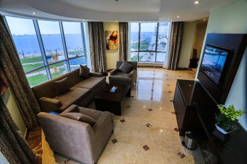 Tolip El Forsan Hotel Ismá'ílíja Exteriér fotografie A living room in a suite at the hotel