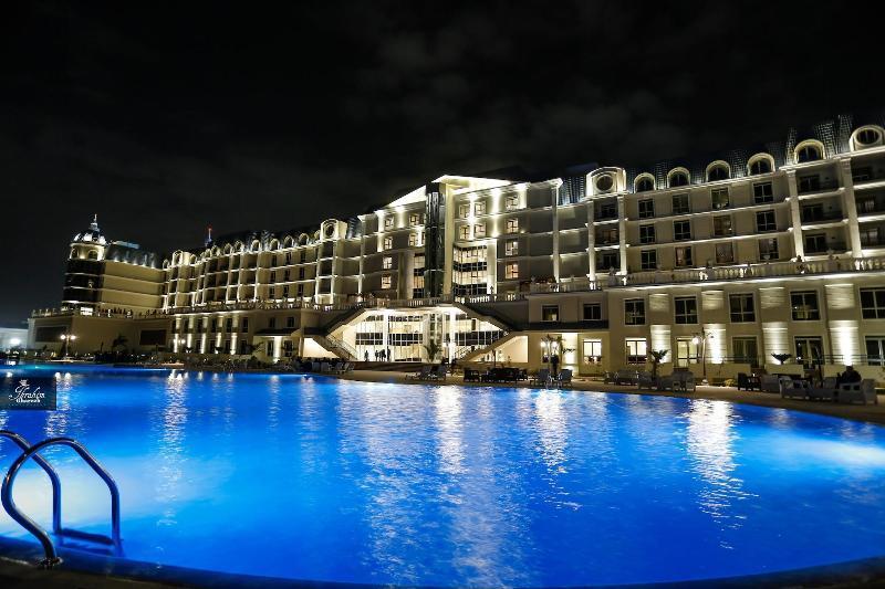 Tolip El Forsan Hotel Ismá'ílíja Exteriér fotografie The hotel at night