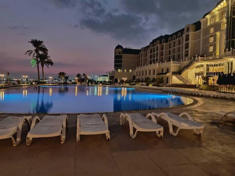 Tolip El Forsan Hotel Ismá'ílíja Exteriér fotografie The pool at the hotel